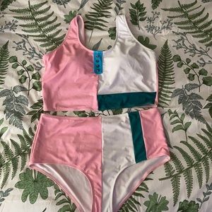 Brand new! Super comfy, super fun 🤩 2 piece bathing suit!